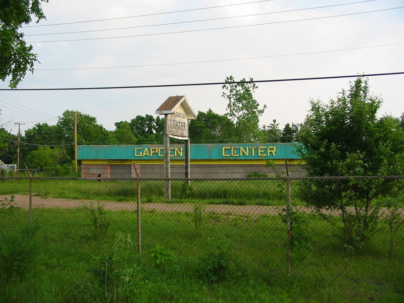Lyon Home & Garden Center - June 2002 (newer photo)